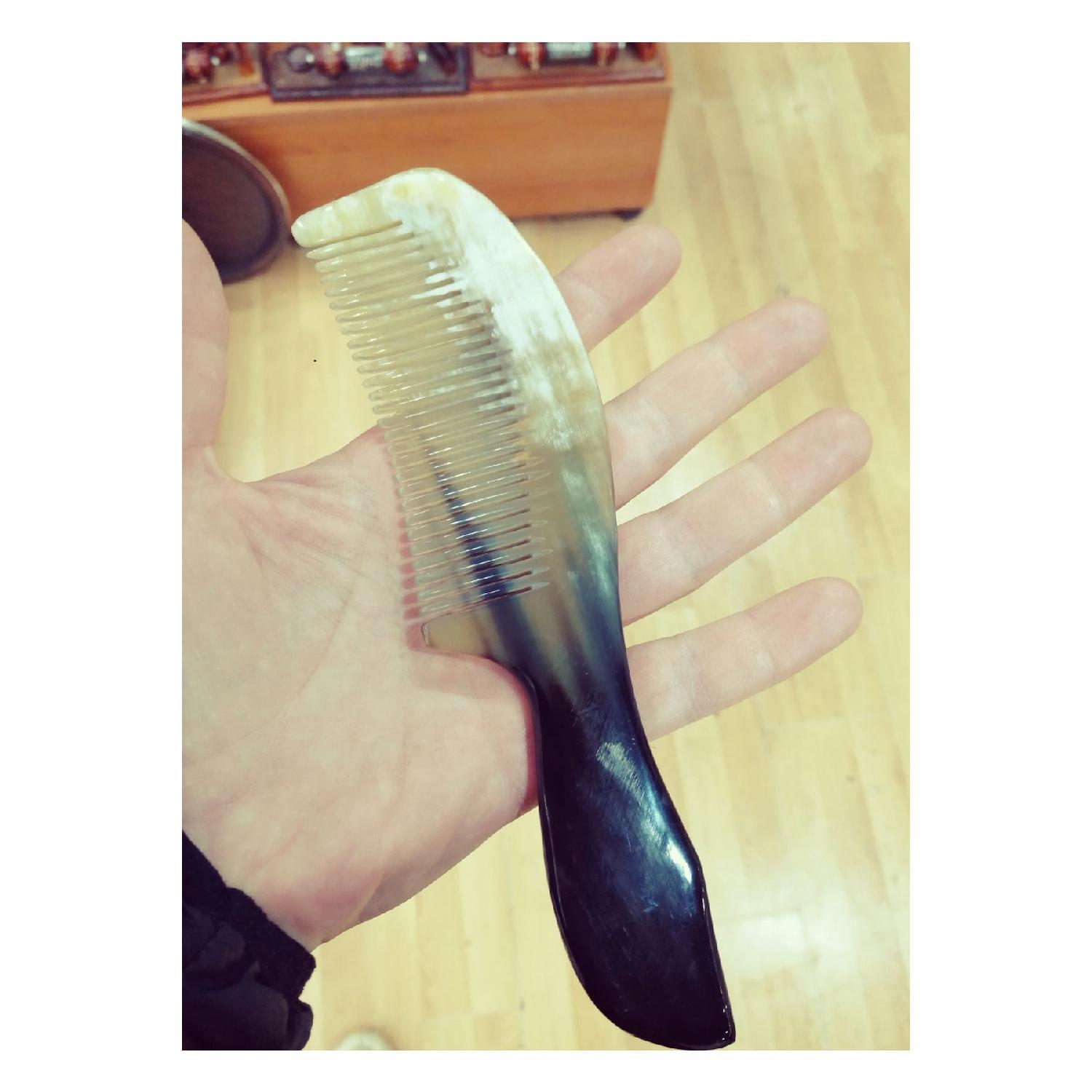 

Aries Horn Bone Comb Antistatic Keratin Effect коричневий