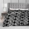 Black and White Geometric Floral Pattern Blanket for Blanket, Suitable for Use In the Bedroom, Living Room, On the Sofa