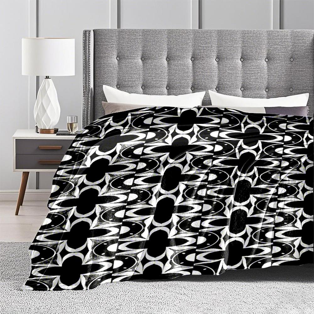Black and White Geometric Floral Pattern Blanket for Blanket, Suitable for Use In the Bedroom, Living Room, On the Sofa