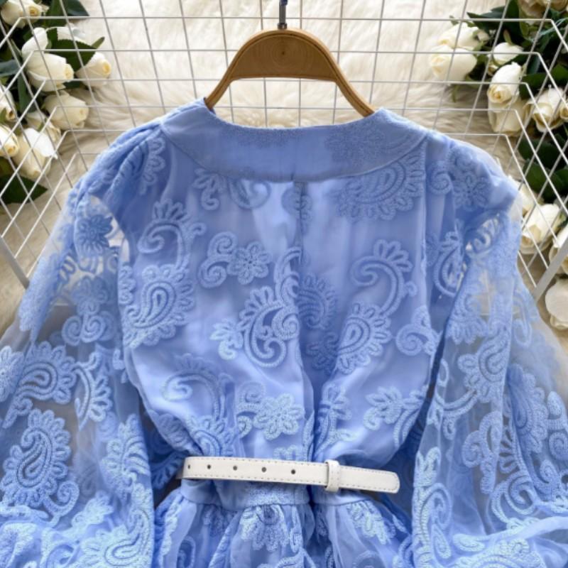 Elegantes Damenkleid