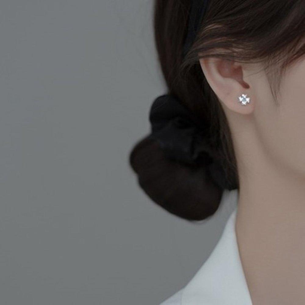 Hermosa:J E090 Cubic Clover Flower Piercing Silver 925 Earrings