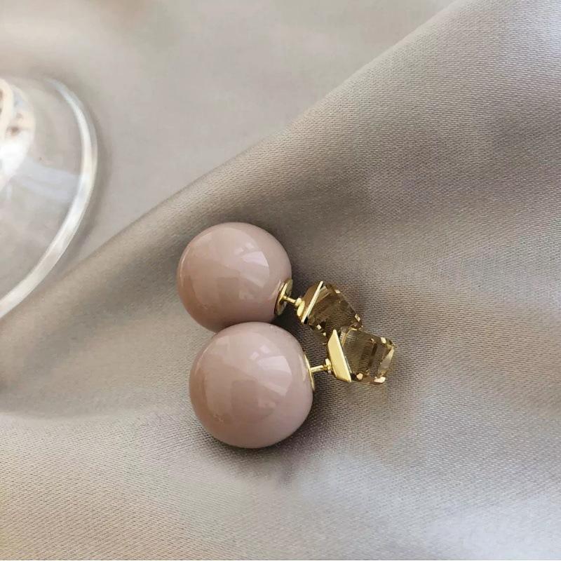 Block-shaped Crystal Bead Earrings for Both Day and Night, Versatile and Stylish, Perfect for A Business Outfit. Women's Ear Accessories.