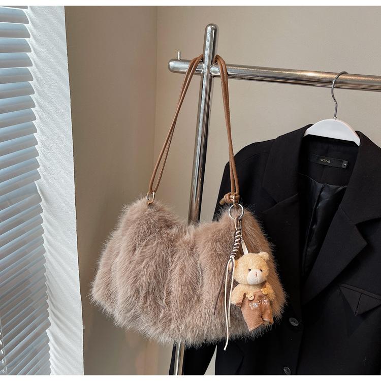 2025 new trendy fashion autumn and winter plush bag versatile large capacity underarm women's bag Korean version niche shoulder messenger bag