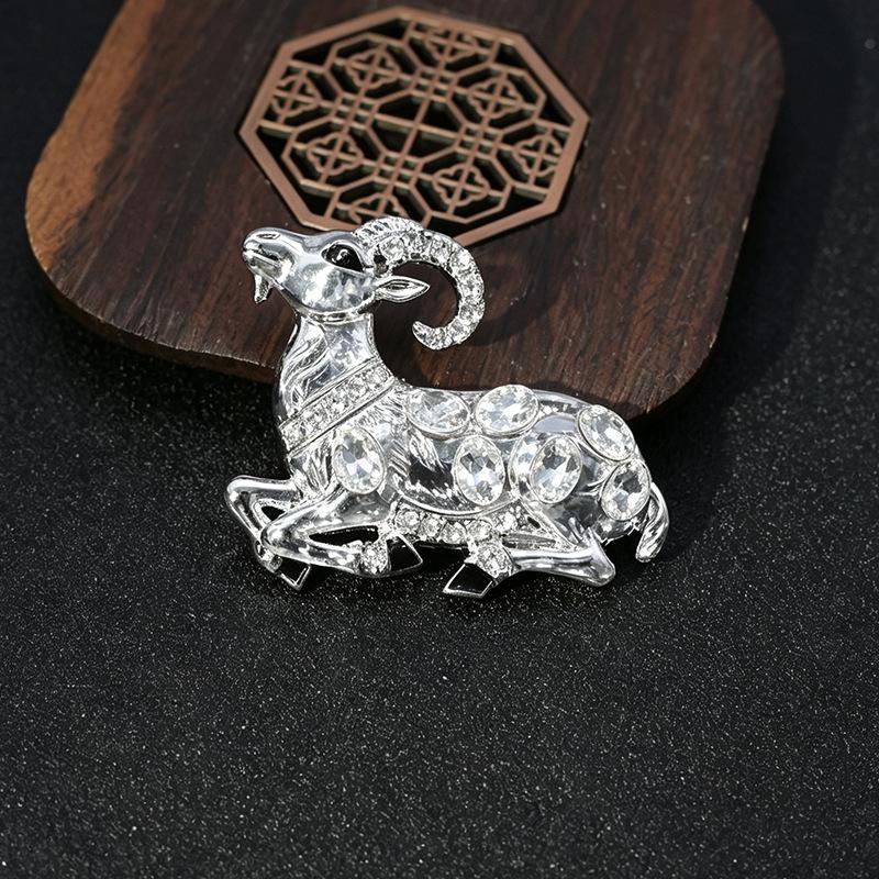 Year of The Sheep Goat Rhinestone Brooch Unisex Shiny Fashion Pin Beautiful Jewelry for Women Clothing Accessories