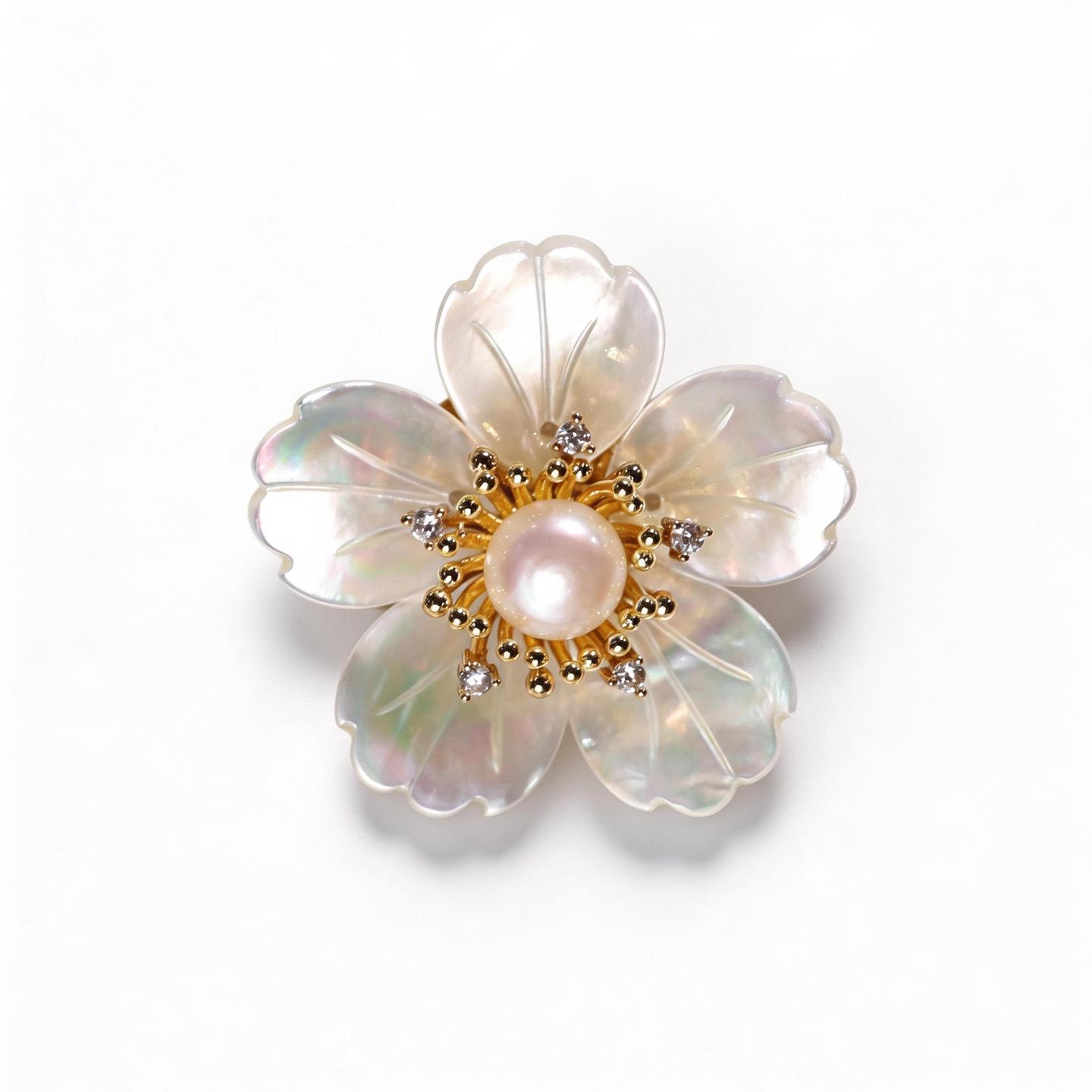 Bo Xin Yun Elegant Shell  Freshwater Pearl Flower Brooch