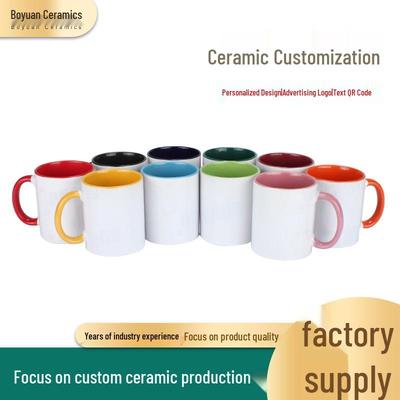 Tazza Bianca con Manico Colorato e Design a Trasferimento Termico
