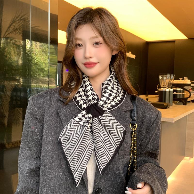 Autumn and Winter Scarf Women's New Perforated Neck Gaiter Neck Scarf Thickened Warm Houndstooth Scarf Scarf