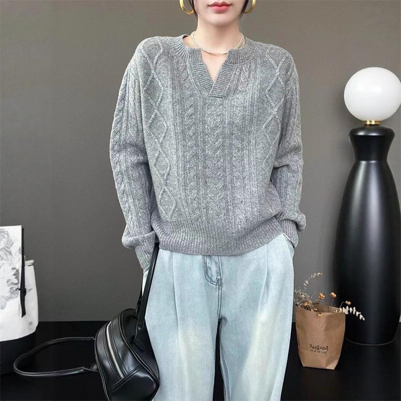 Retro casual pullover sweater women's autumn and winter new lazy loose and thin v-neck solid color knitted sweater top