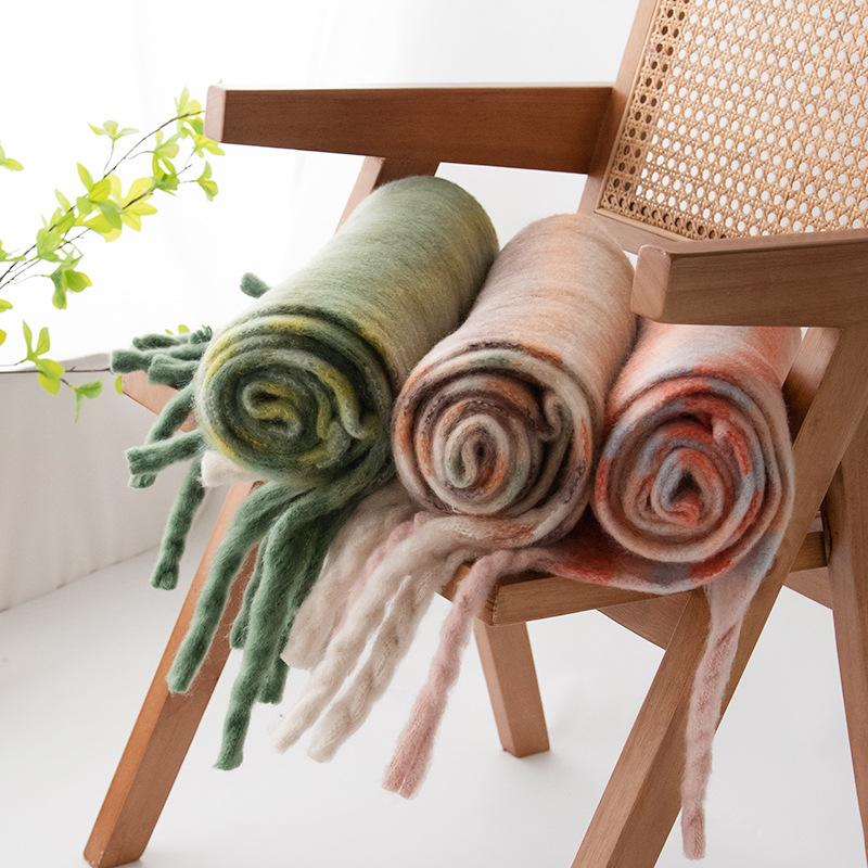 Neuer Mohair Regenbogen Kontrastierender Karoschal für Damen im Winter, warm und dick, mit großer Pompon-Quaste und Schal im lässigen Stil