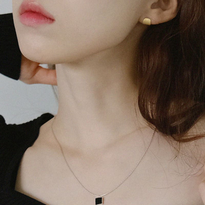 Pinaf Square Necklace _ Black & Red