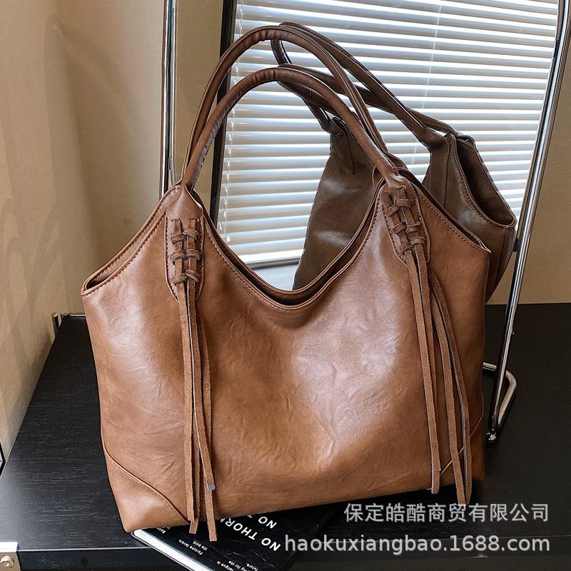 Large Capacity Commuter Tote Bag Women's 2025 New Trendy Autumn and Winter Popular Fashion Retro High-end Shoulder Bag