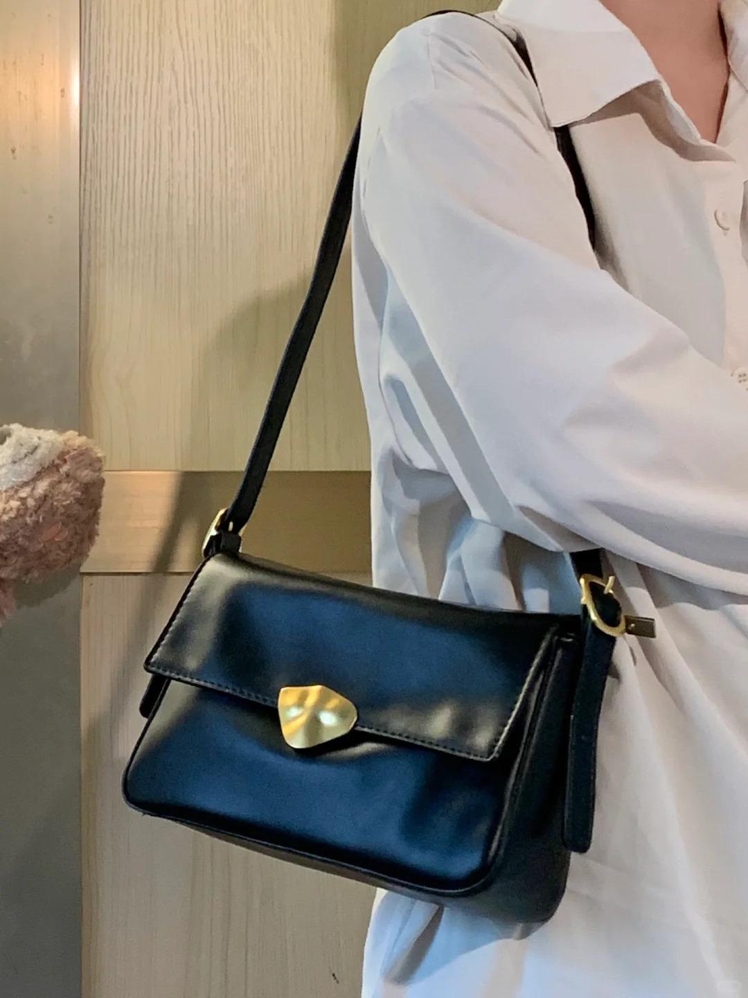 

Сумка большой вместимости женская 2024 весна и лето новая модная одноплечевая сумка через плечо с высоким чувством ниши, универсальная сумка для поездок на работу, тренд чёрный