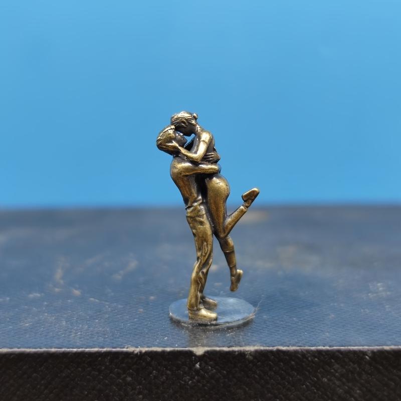 Brass Couple Figurine - Miniature Embracing Kissing Lovers Statue, Diorama Scenery Sand Table Decor Collectible Ornament