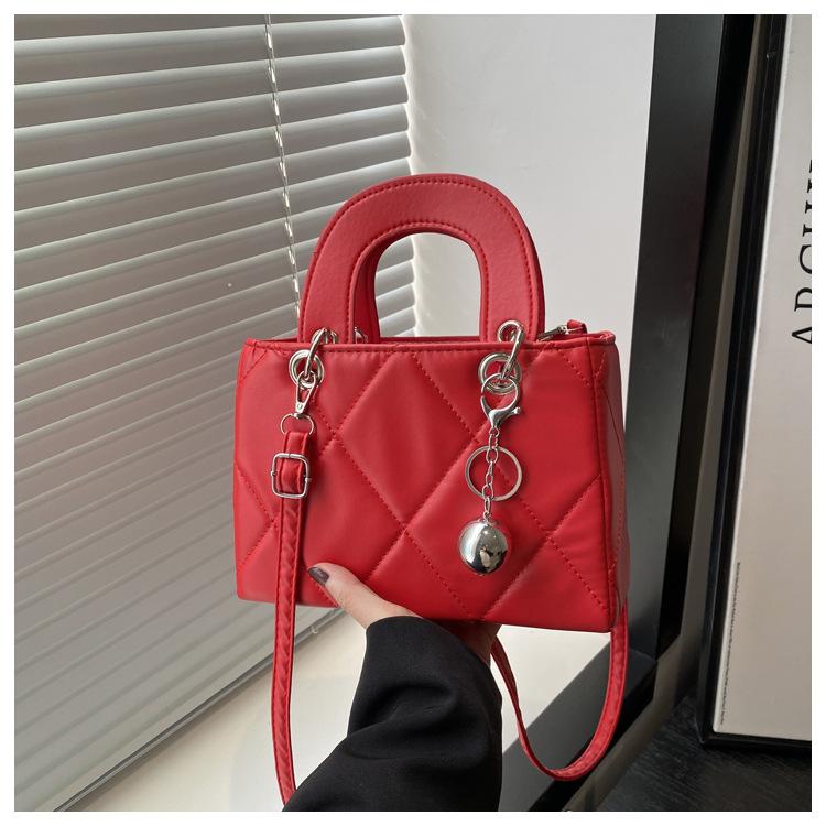 French Niche Light Luxury Bag Women's 2025 New Popular High-end Shoulder Messenger Bag Foreign Style Portable Princess Diana Bag