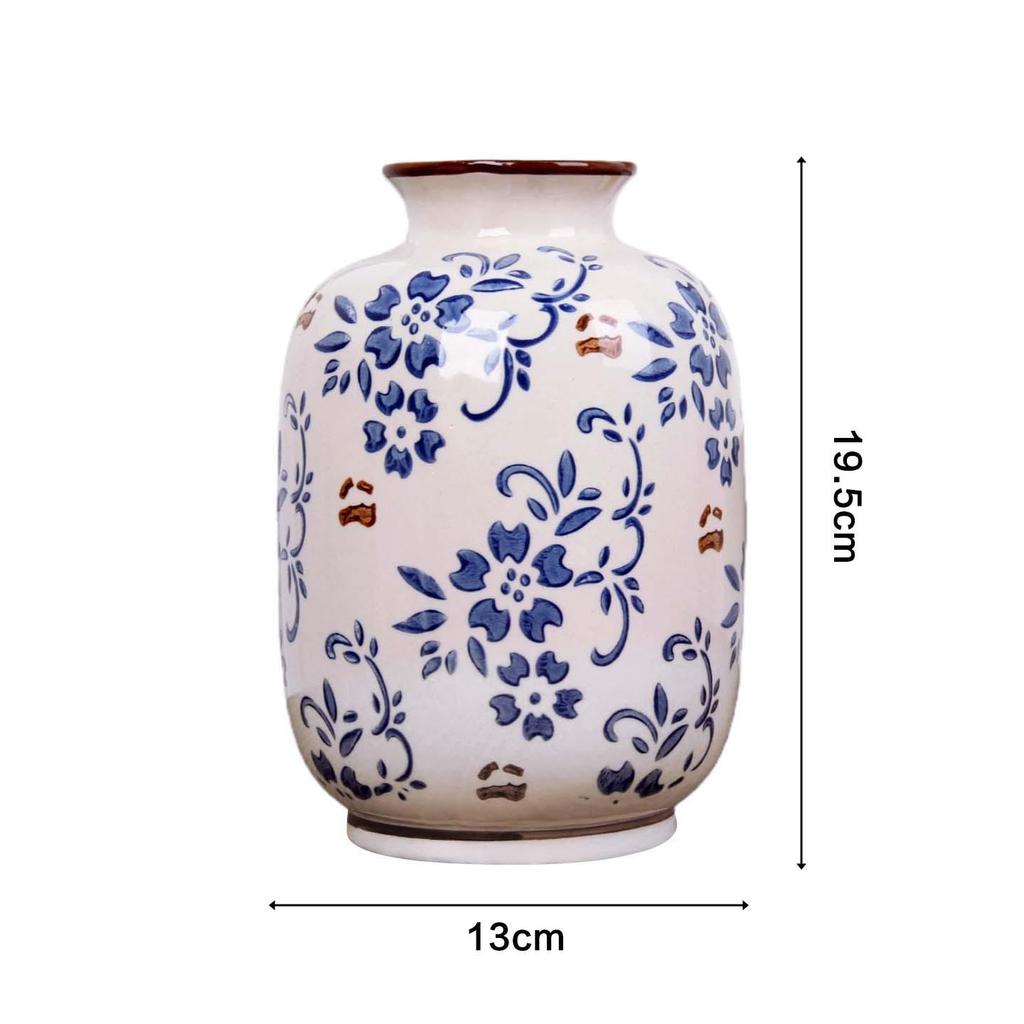 Vintage Blauw en Wit Porseleinen Kleine Vaas voor Bloemschikkingen – Retro Keramisch Ornament voor Woonkamer Decoratie.