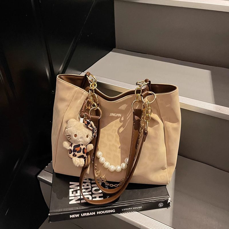 Women's Bag New Versatile Commuter Texture Pearl Chain Large Capacity Casual Shoulder Tote Bag