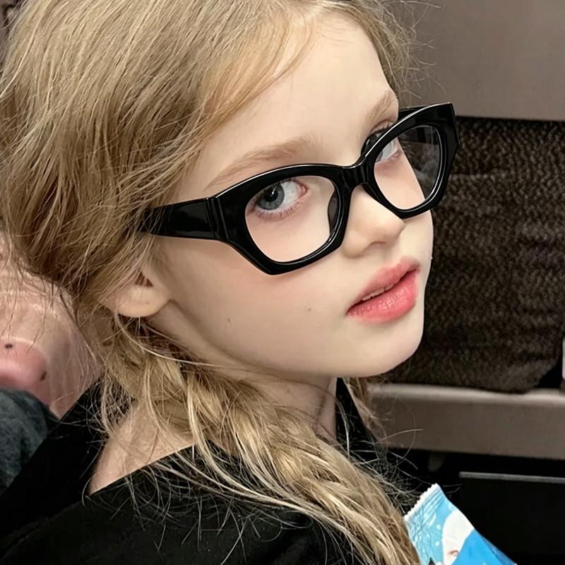 Children Classic Cat's Eye Photochromic Glasses  Fashion Retro Radiation Protection Eyewear For Boys And Girls