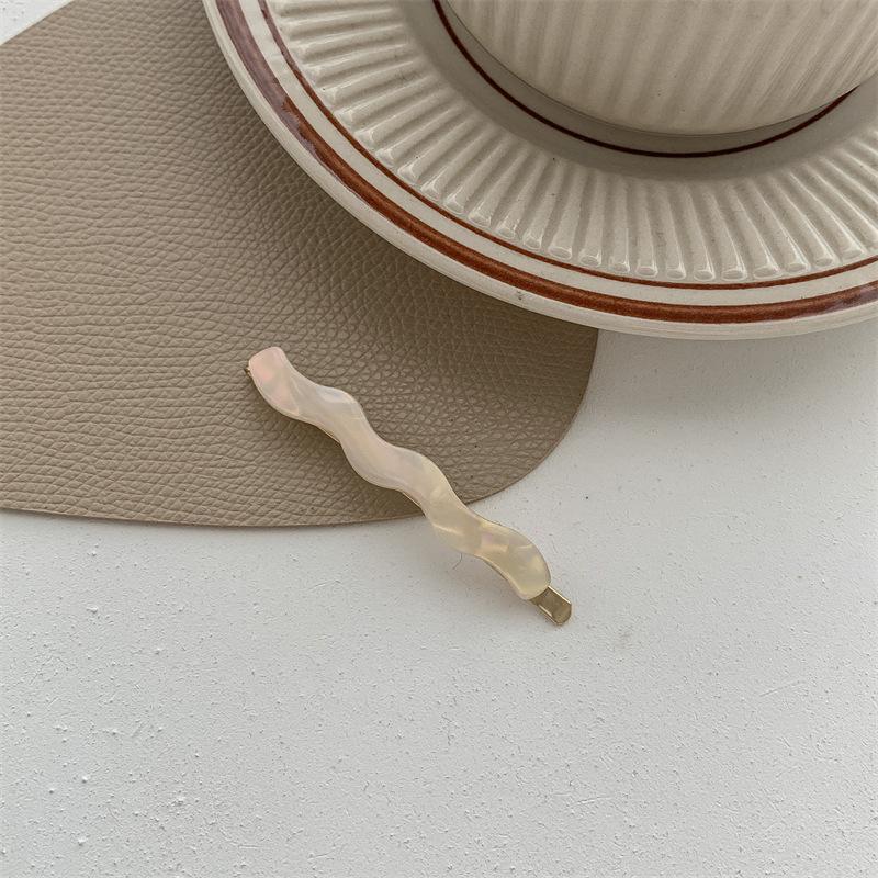 

Simple Retro Wave One-Piece Clip, French-Style Flowing Bang Clip, Duckbill Clip, Hairpin, Japanese/Korean Hair Accessory
