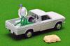 Tomica Limited Vintage Datsun Truck 1300 Deluxe White s postavou Dokončený produkt 314950 1/64 LV-195c