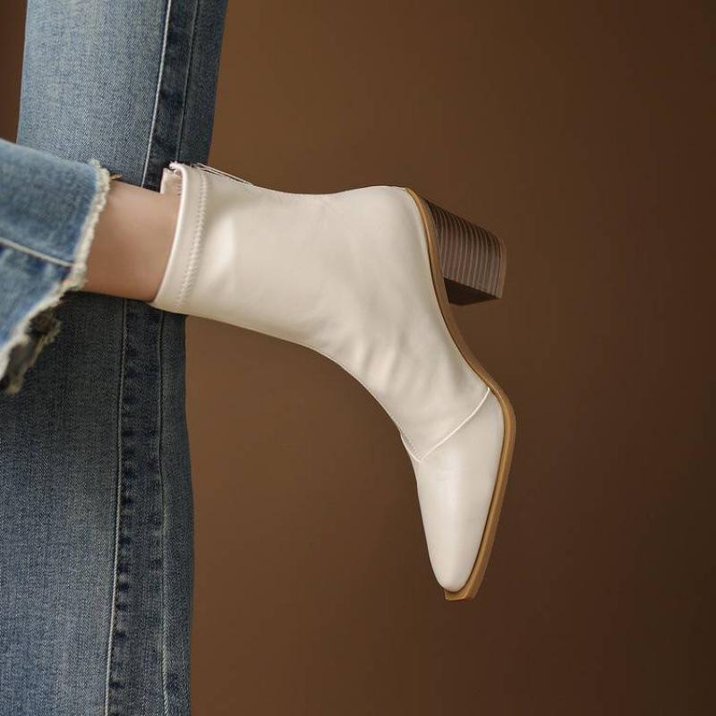 

Новая корейская версия женских кожаных ботинок большого размера, удобные модные ботинки на высоком каблуке с острым носком и квадратным каблуком, осенние полусапоги на молнии 40