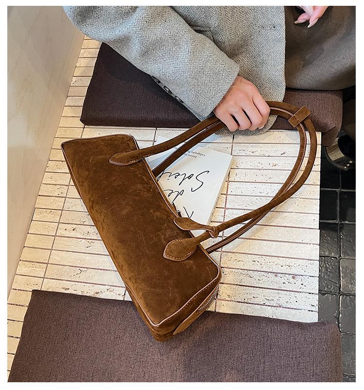 Vielseitige Wildleder-Schultertasche mit großer Kapazität und modischem Design