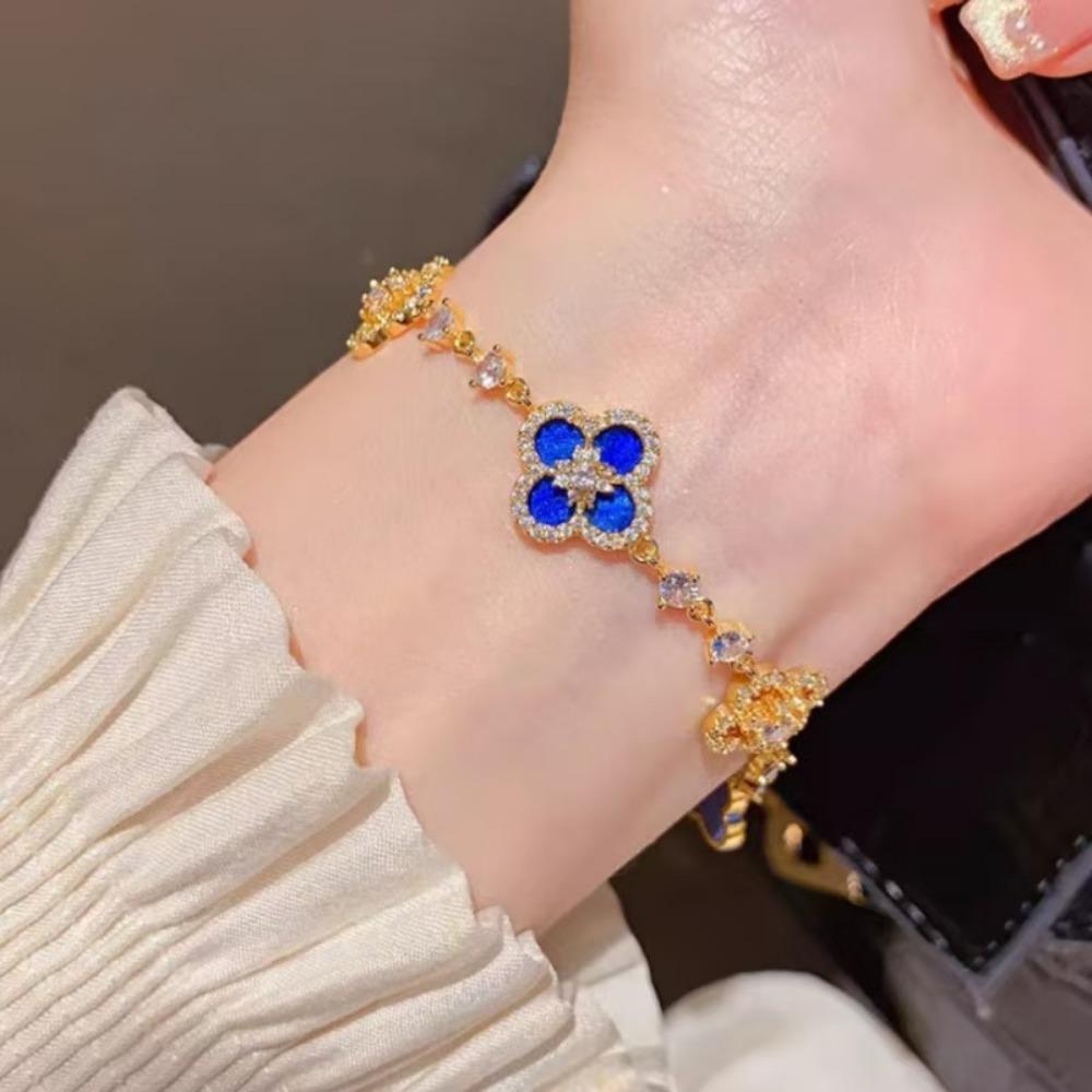 Fashionable Lucky Four-leaf Clover Natural Mother-of-pearl Pull-out Bracelet for Women A Light Luxury and High-end Floral Jewelry Accessory