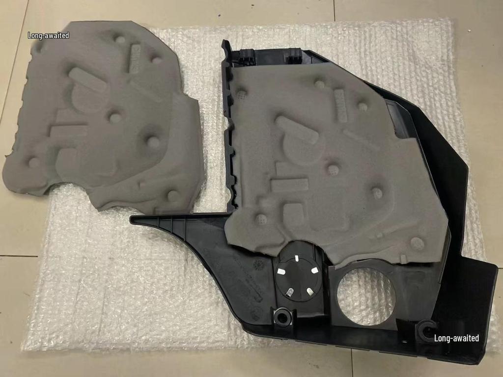 Kompatibilní s řadou 5, 6, 7 N55, X5, X6, GT535i Izolace a odhlučnění kapoty motoru.