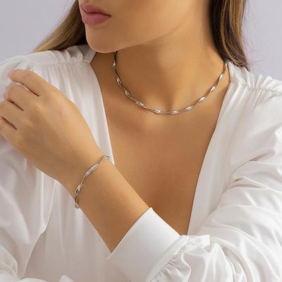Heiß verkaufte personalisierte Metall-Schlüsselbein-Kette für Damen, einfache und vielseitige Wasserwellen-Kette Halskette