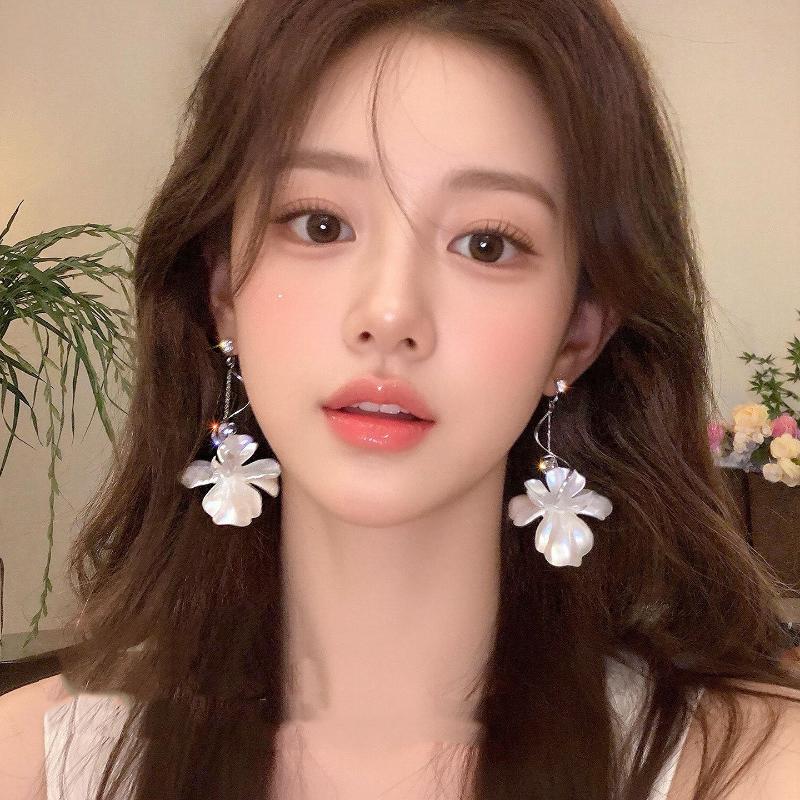 White Shell Flower Drop Earrings Iridescent Petal Dangle Earrings For Women Bridal Wedding Party