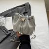 Nischen-Design tragbare kleine Tasche Damen Sommer neue Mode ausländischer Stil Ketten-Umhängetasche Pendler-Beuteltasche