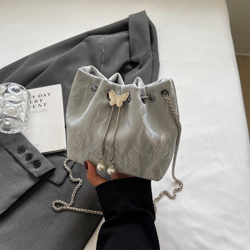 Nischen-Design tragbare kleine Tasche Damen Sommer neue Mode ausländischer Stil Ketten-Umhängetasche Pendler-Beuteltasche