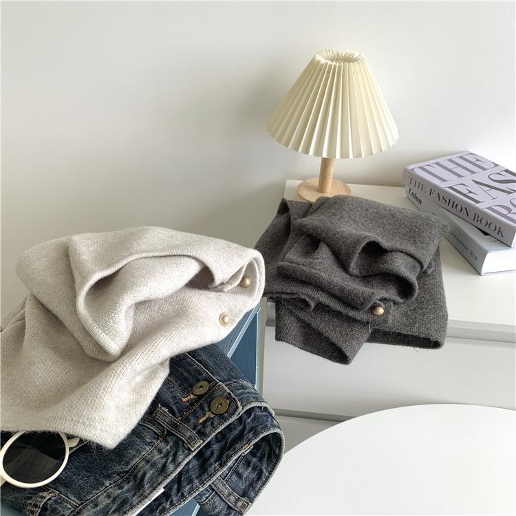 Korean-Style Slimming Knitted Vest with Gold Buttons - Women's Round Neck, Loose Sleeveless Top