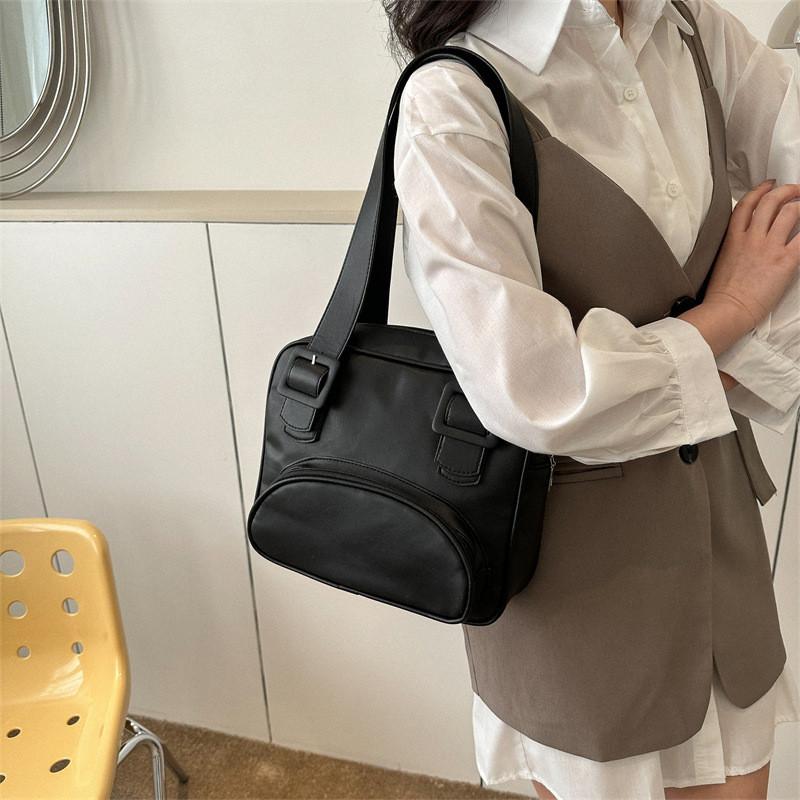 Fashionable Large Capacity Shoulder Bag 2023 Trendy Spring Underarm Tote For Women