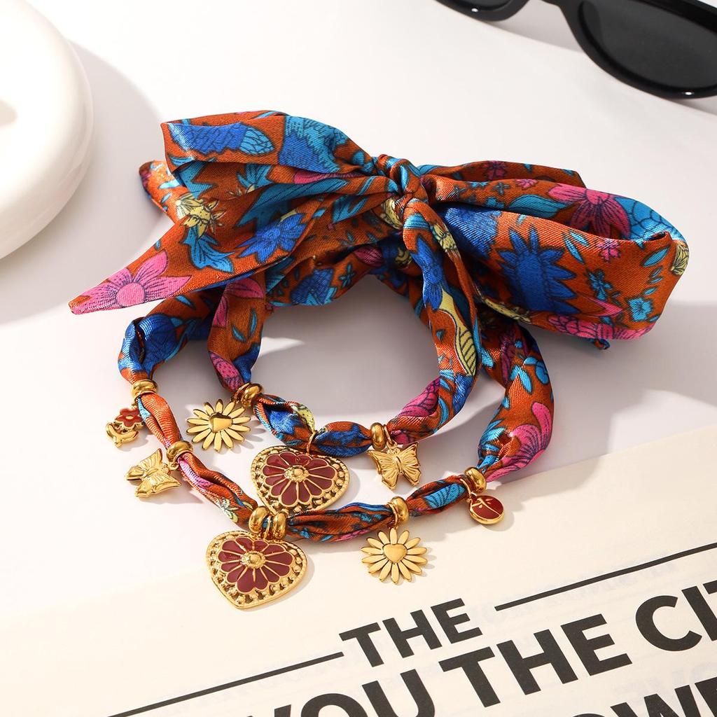 Heart Epoxy Pendant Bracelet & Stainless Steel Chrysanthemum Necklace Jewelry Set