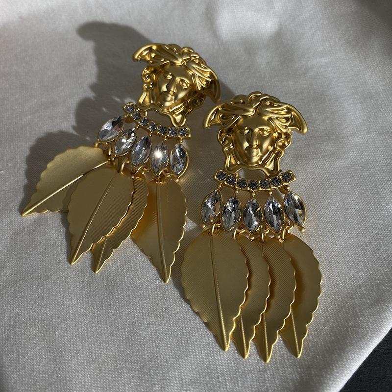 

Серьги-портреты с кисточками в виде листьев, нишевый преувеличенный дизайн, серьги-гвоздики, серьги с высоким чувством личного холодного ветра