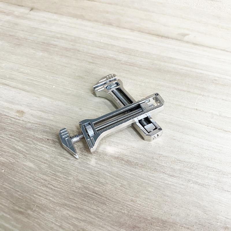 Mini Chiave Tascabile Portatile Multiuso Strumenti Per Campeggio All'aperto Compatto Lega di Titanio Apribottiglie Piccoli Strumenti da Esterno