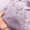 Țesătură jacquard moale și fluidă, de culoare mov lavandă, potrivită pentru rochii de mireasă, rochii de gală și țesături pentru îmbrăcăminte de designer