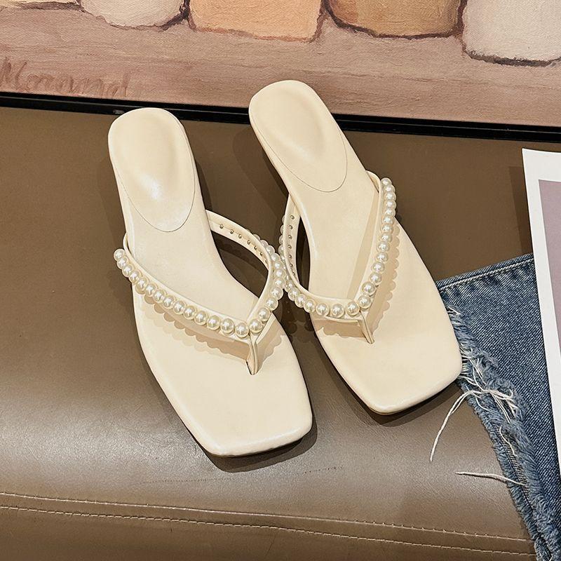 Fashion pearl flip-flops women's outerwear 2025 summer flat bottom with skirt versatile Sanya beach shoes