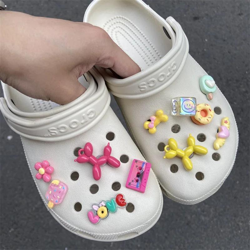 1Set Cute Cartoon Shoe Charms Set Cute Balloon Dog Chain Buckle Child Shoes Decorations Creative DIY 3D Shoe Accessories