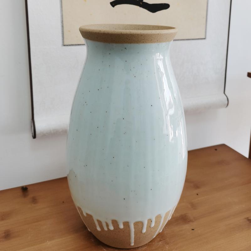 Современная минималистичная керамическая ваза для креативных цветочных композиций