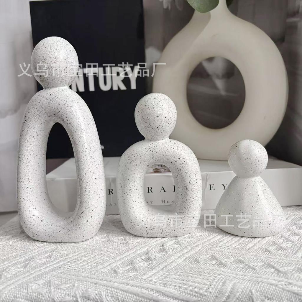 Modern minimalist resin abstract family of three ornaments office living room TV cabinet entrance decoration housewarming gift