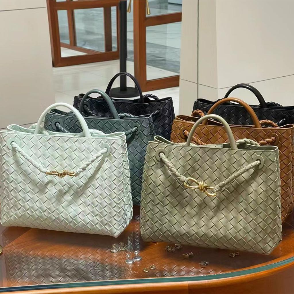 Borsa a tote intrecciata in pelle con fibbia in corda metallica, design di nicchia, portatile a spalla, borsa a cesto per verdura di grande capacità