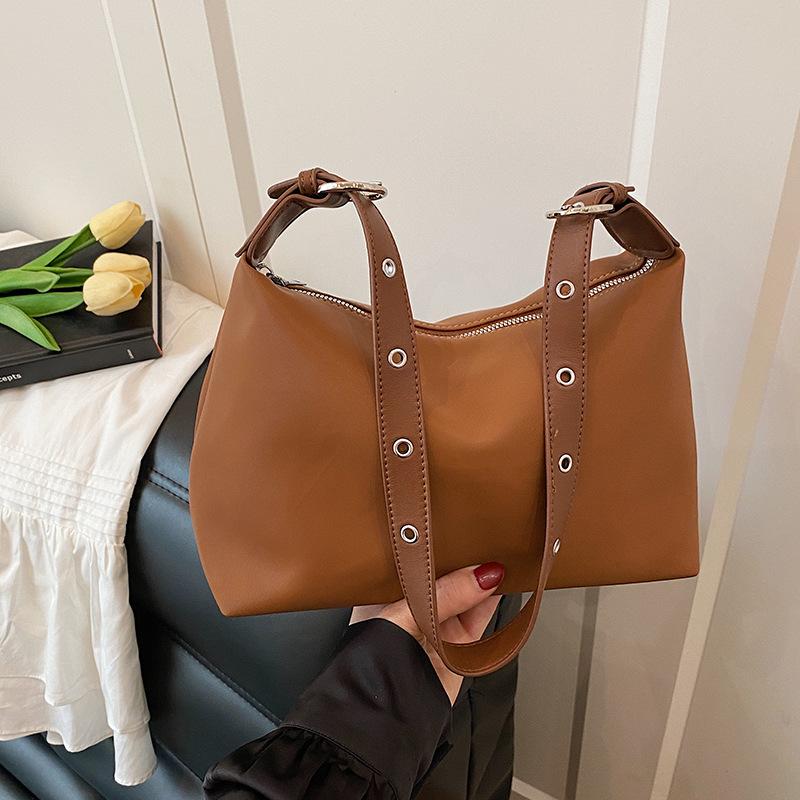 

Premium sense simple solid color underarm small square bag women s new fashion anti-splashing bag casual shoulder bag bag