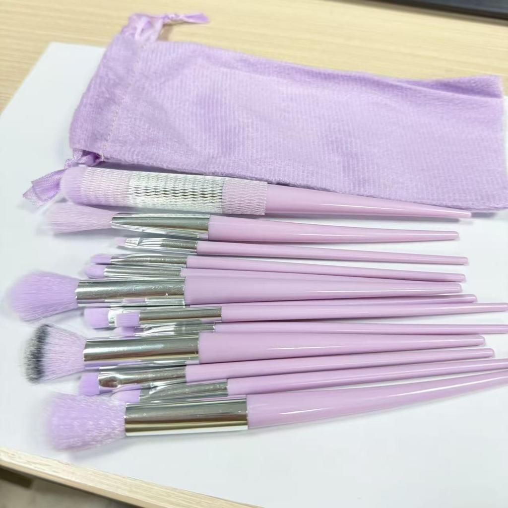 13-Piece Four-Season Green Makeup Brush Set: Soft Eyeshadow, Loose Powder, Blush, Concealer & Portable Brushes.