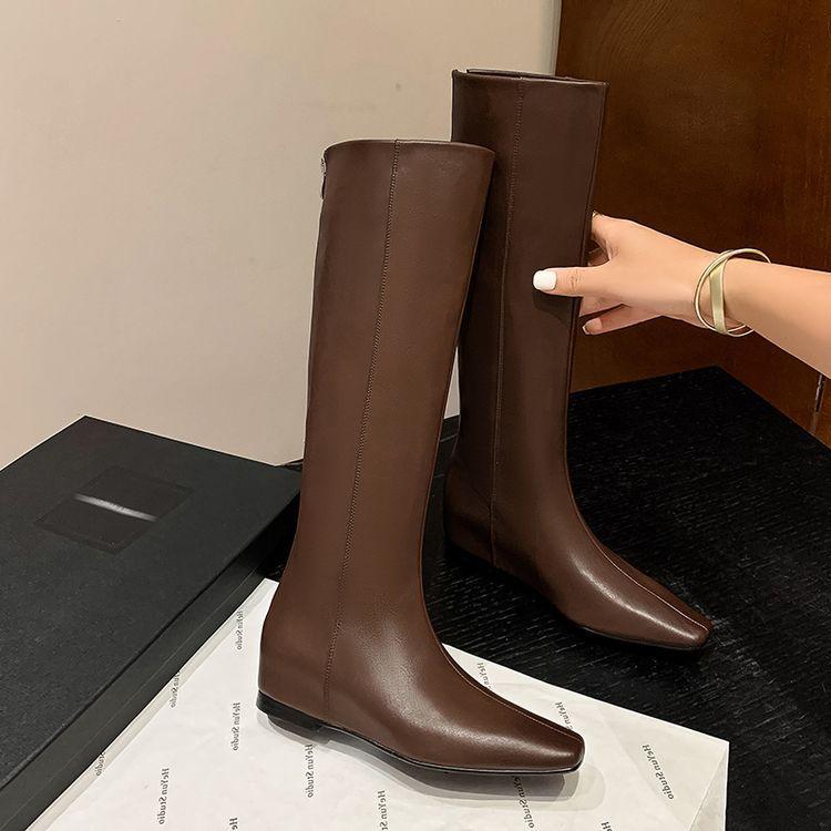 

Французские элегантные легкие и зрелые нишевые высокие сапоги с квадратным носком 2025 новые простые сапоги на внутренней платформе женские 34