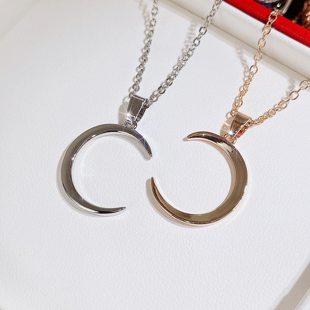 Wind crescent pendant 2021 minimalist wind moon collarbone chain, simple design women's neck chain