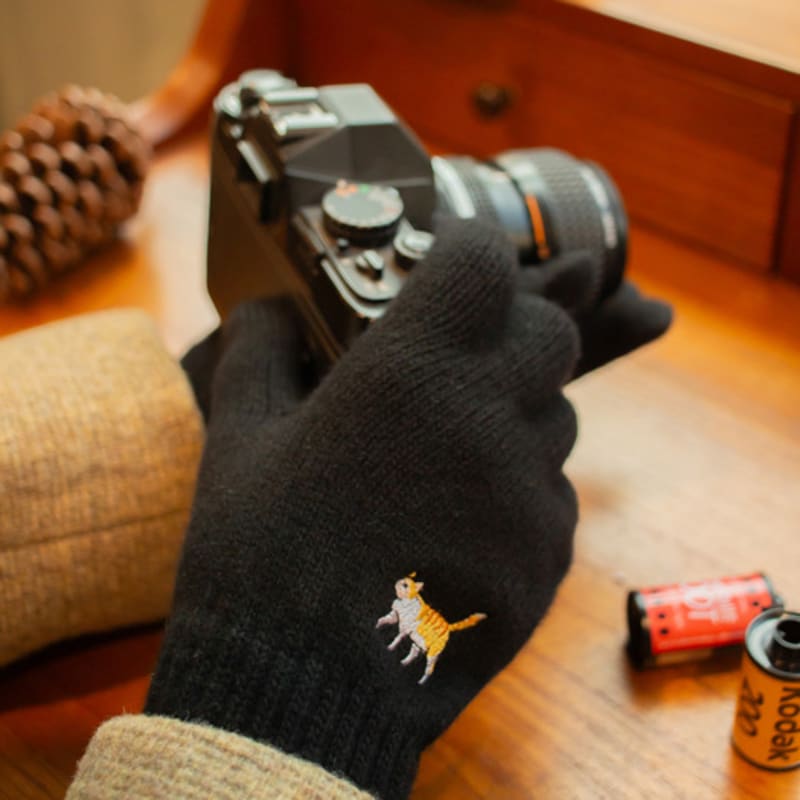 SNOOZY Cheese Cat Embroidered Wool Knit Gloves Black