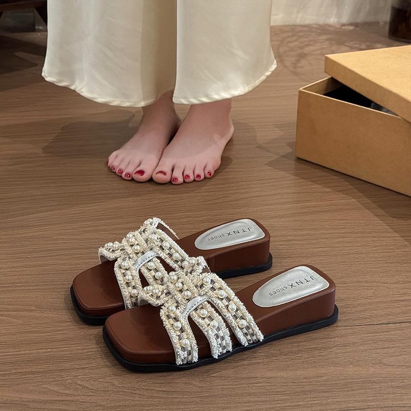 French Thick Heel Cool Slippers Women's Summer Wear 2025 New Small Fragrant Style Fashion Pearl with Skirt Middle Heel One-word Drag