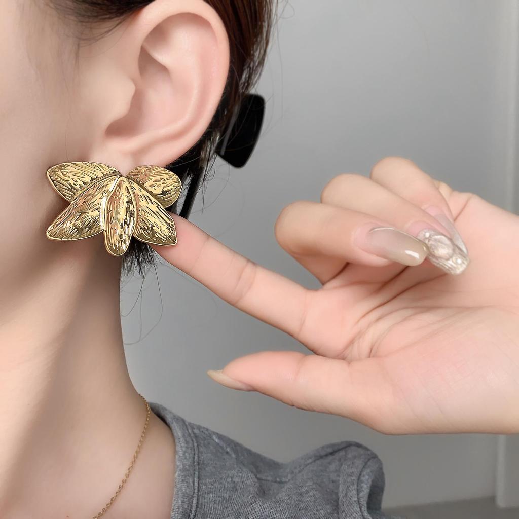 Copper-Plated 18K Gold Leaf Earrings: Stylish Retro Women's Accessory