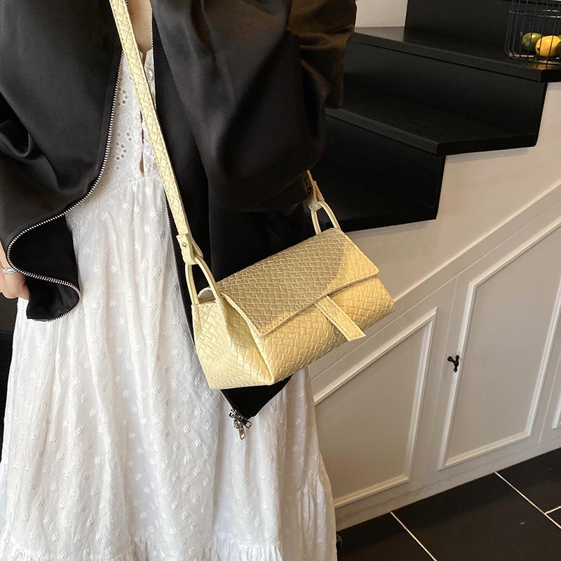 Niche Texture Underarm Small Bag Women's  New Simple Woven Pattern Pillow Bag Versatile Shoulder Messenger Bag